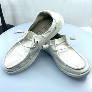 Hey Dude white canvas US women’s size 9 shoe